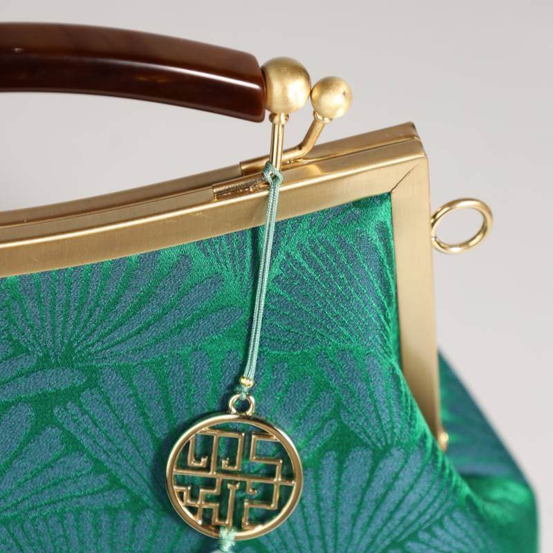 Mulberry Silk Green Pine Leaf Vintage Kiss Lock Clasp Bag - Image 7